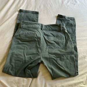 Loft Green Mid rise pant- size 6